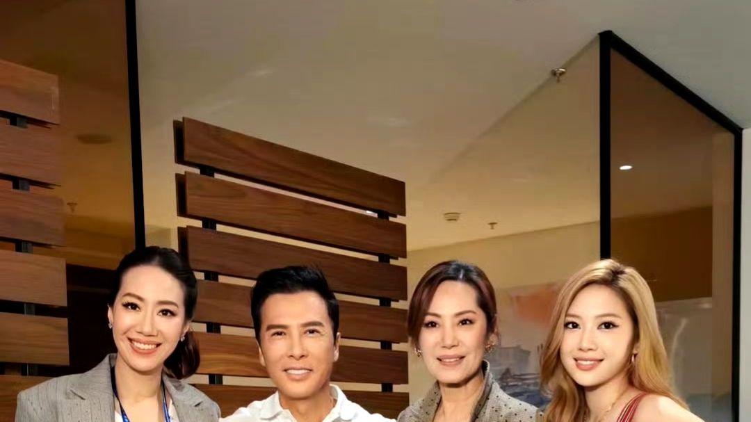甄子丹岳母的基因太强大，传完女儿又传外孙女，分不清谁是姥姥谁是妈