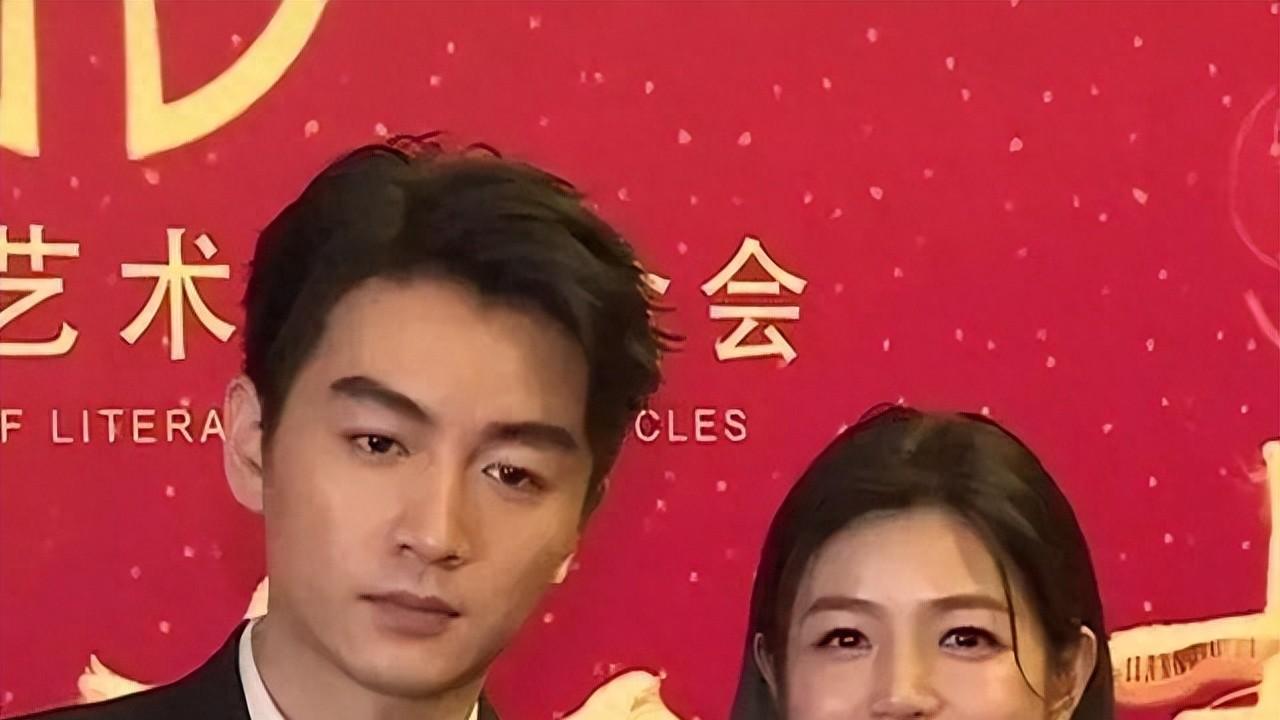 赵丽颖官宣喜讯！网友：现在的赵丽颖，成了陈晓高攀不起的模样
