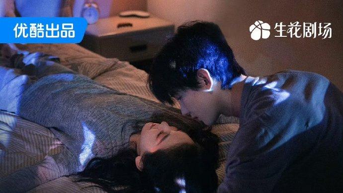 白敬亭暗恋章若楠9年！《难哄》4大亮点，从校服到婚纱的纯爱奇迹