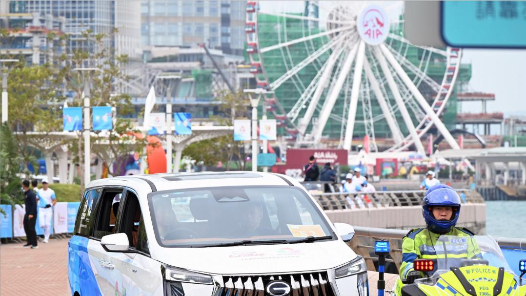 荣耀与责任同行！十五运会火炬传递开跑，广汽集团董事长冯兴亚担任火炬手