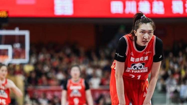 韩旭25岁正值当打之年，WCBA总决赛却持续低迷，广东队夺冠夜她甚至缺阵，问题出在哪？