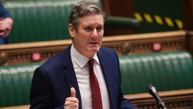 中方双航母回防，反包围来了，5国军方往后缩，英航母带头跑路