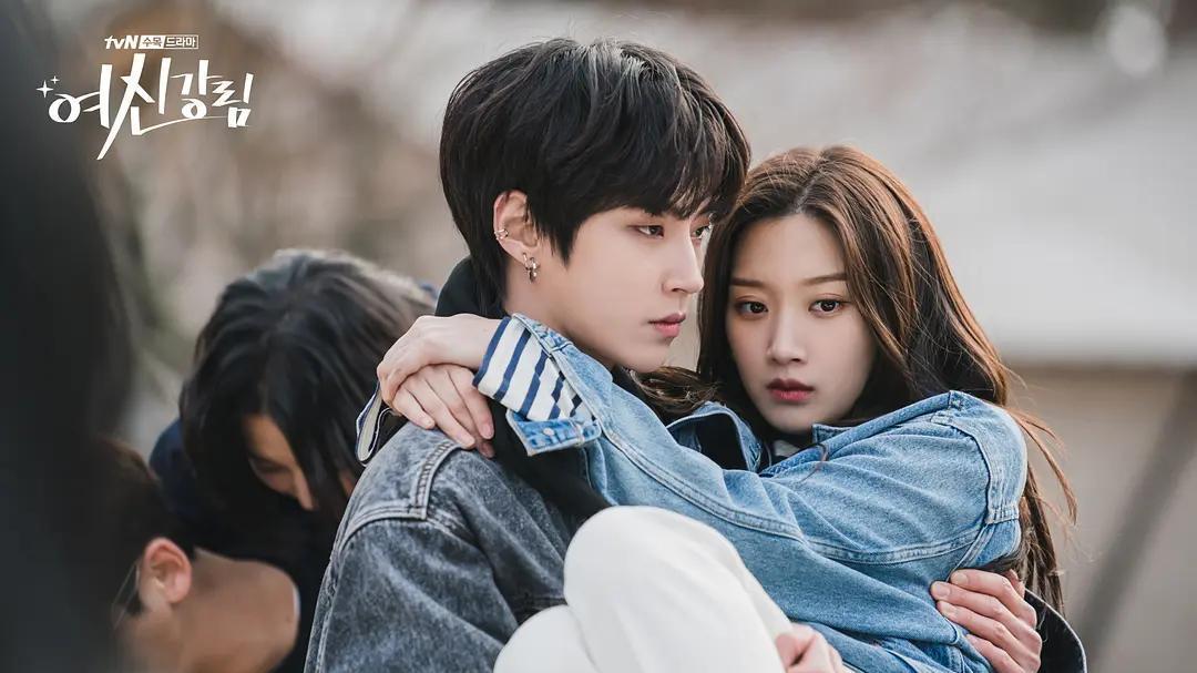 《女神降临》：完美面具下，是容貌焦虑，丑女孩靠化妆术逆袭人生