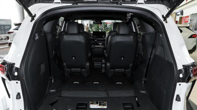 丰田“双子星“对决，格瑞维亚VS赛那，谁更值得买？