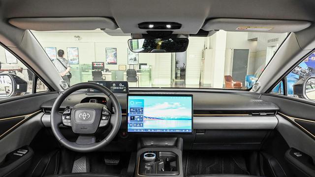 一汽丰田bZ5将上市，外观很年轻运动，配比亚迪动力，续航630km