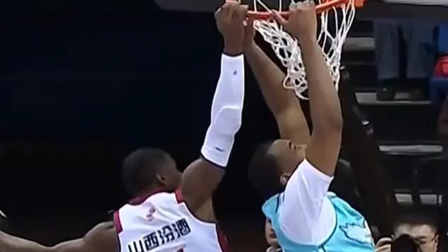 山西首发五虎仅得25分！韦瑟斯庞28+4+6，山西遭青岛第三节反扑逆转