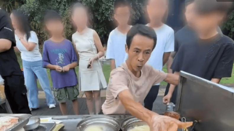 从鸡排哥到鸭脖小哥：普通人的赛博流量传奇