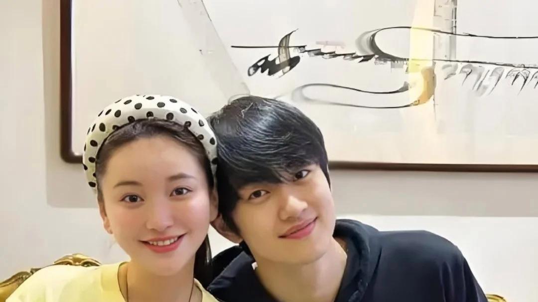 被群嘲到求婚，金莎与19岁年下男友的婚姻，让多少“理性人”破防