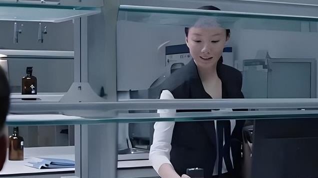 《我是刑警》秦川点名的杨小洁为何21年才转正，一个细节说明一切