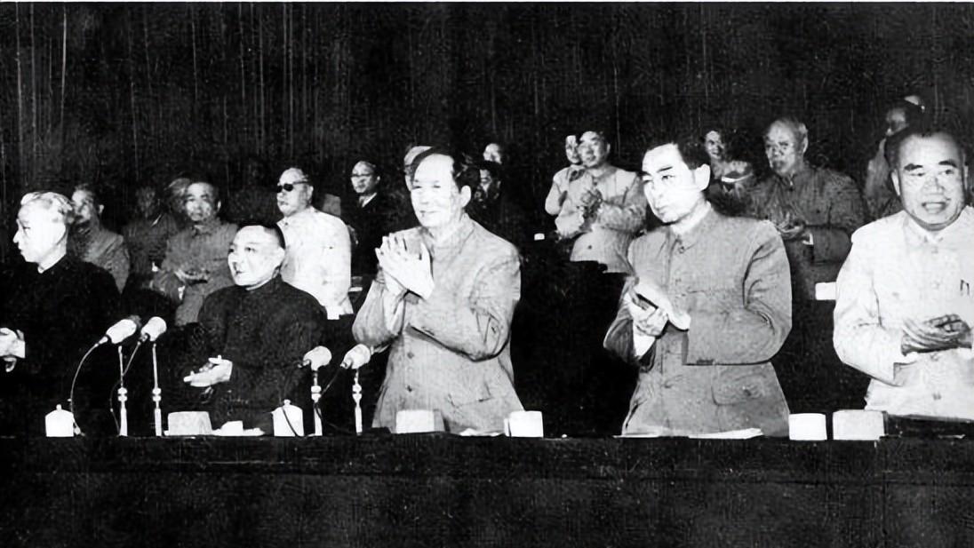 1957：毛泽东访苏，核武阴影下的“豪言壮语”，让艾森豪威尔深思，世界格局骤变？