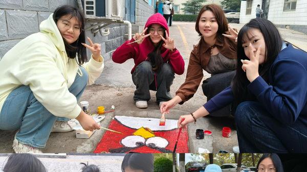 井盖“穿新衣” 青春绘校园丨山外大传媒学院团总支举办“青春绘梦，井盖焕新”艺术节主题活动