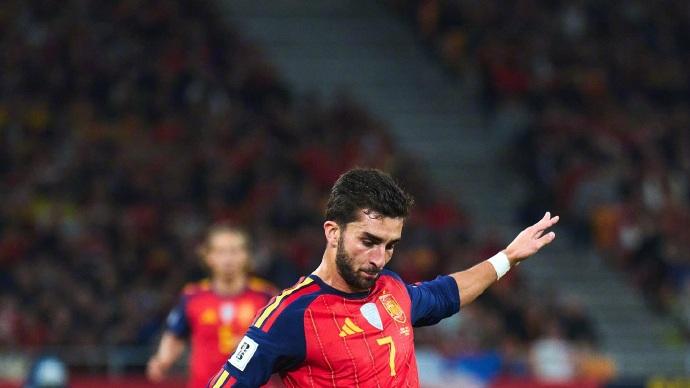 西班牙末轮平局连胜纪录终结，2-2土耳其是双赢，奥尔莫实力提升