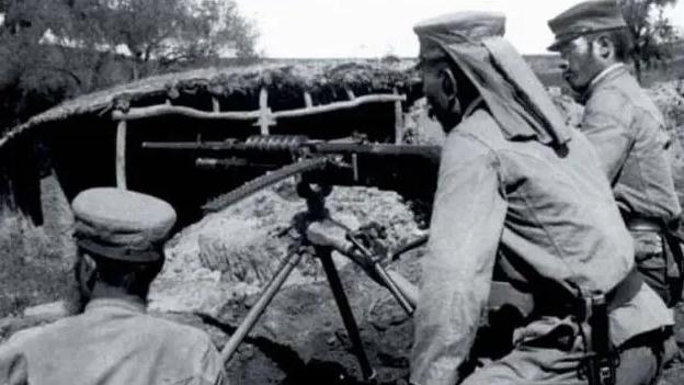 抗战时期日军帽子上两块布有什么用？