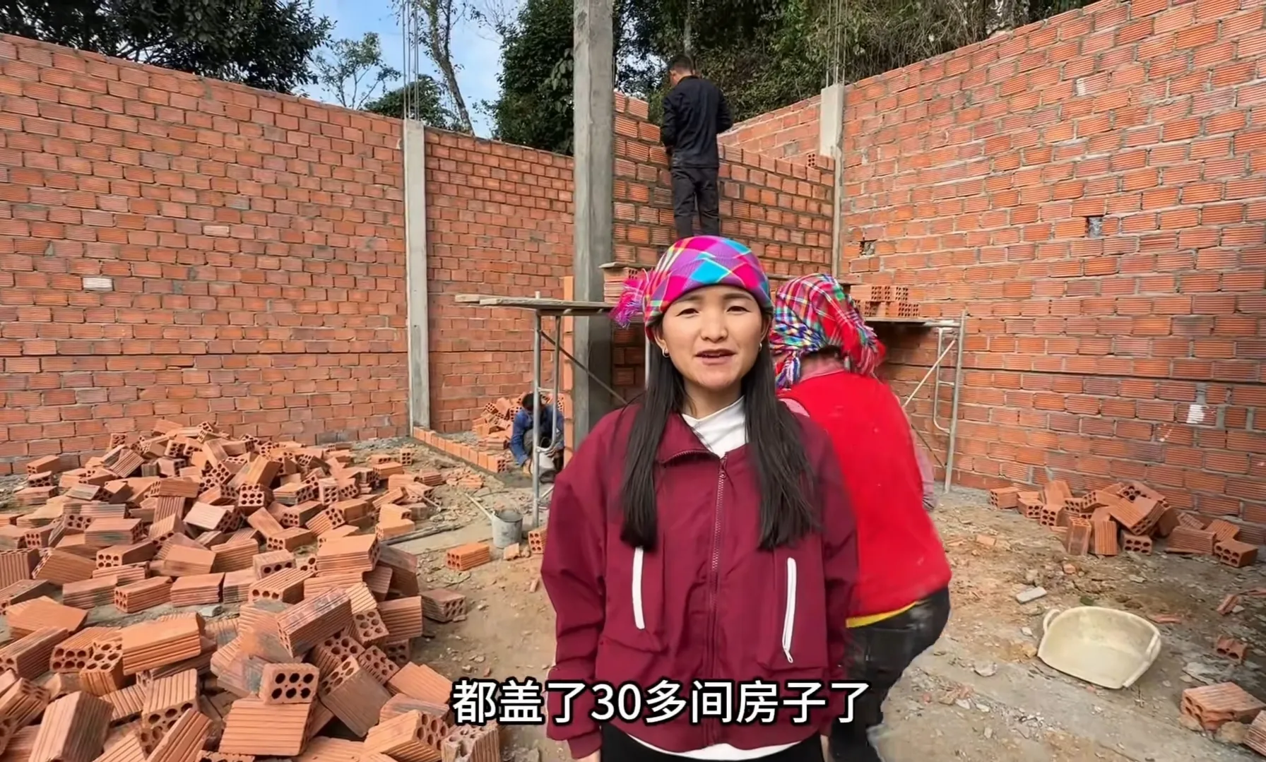 越南小燕子在娘家建房，被她娘家村里的包工头“杀熟”，你会怎么看待？