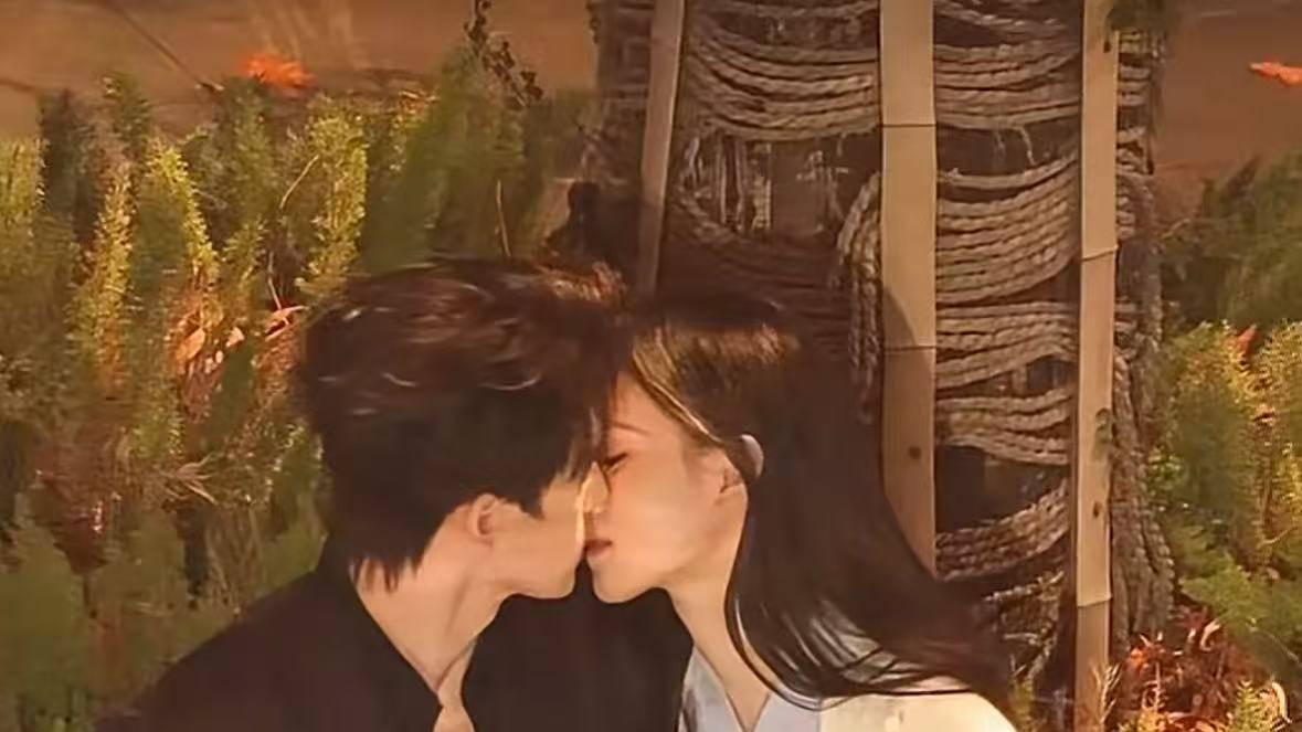 敖瑞鹏沈羽洁吻戏上热搜，重头戏也要高调“路透”吗？