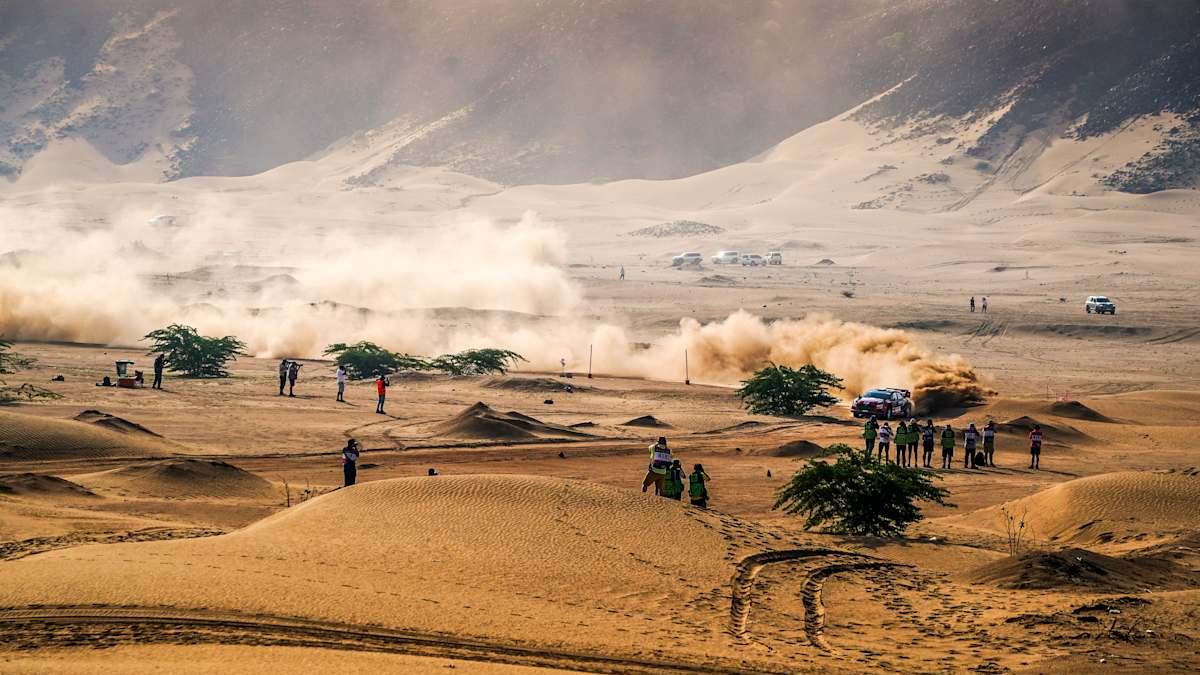 福尔莫在沙特爆发四方争斗时抵制日益增长的压力