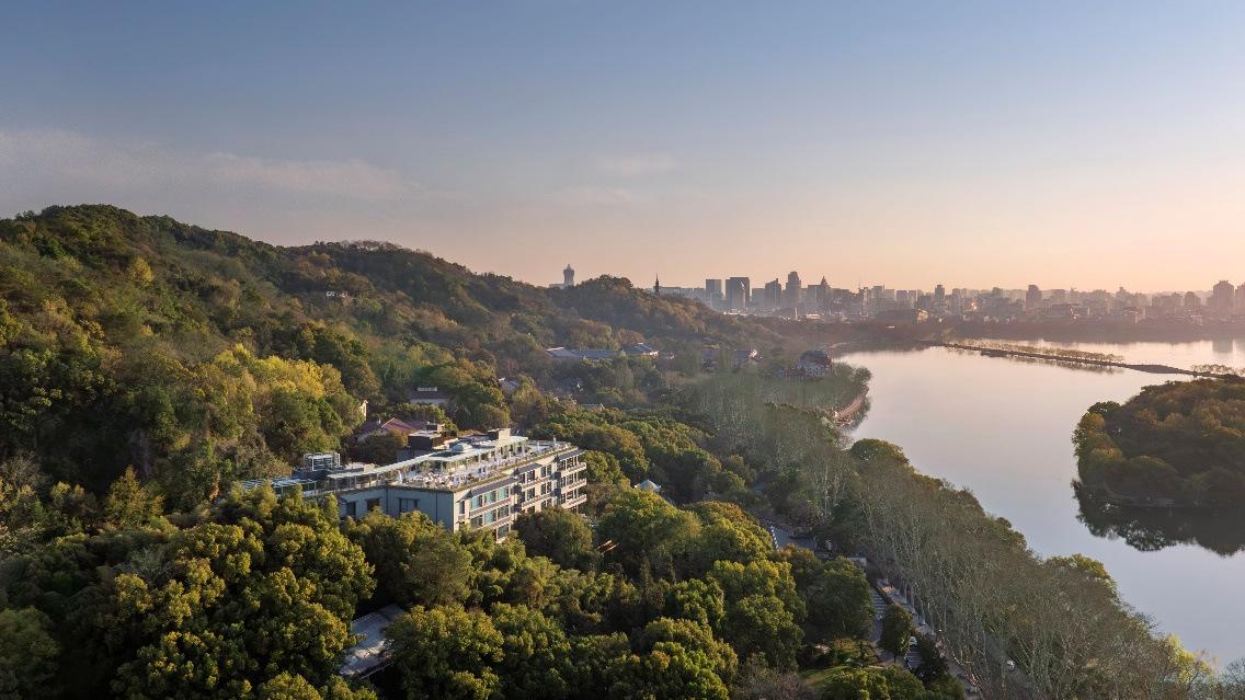 汤唯回杭州竟为此！西湖边高奢酒店开启线上预订