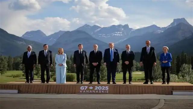 不想再当世界霸主了？特朗普惊天密谋曝光，强行把中俄日凑一桌