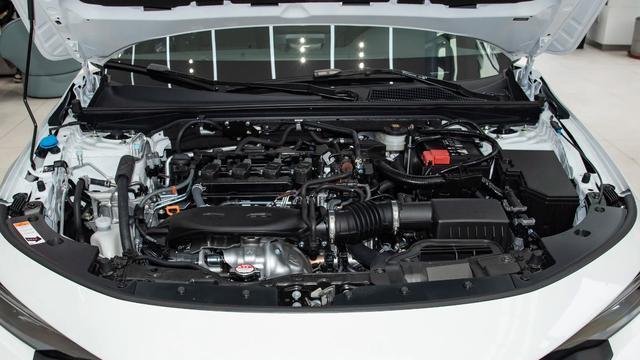 本田型格手动版起步价12.99万，颜值出众，与君威相比价格是否合理？