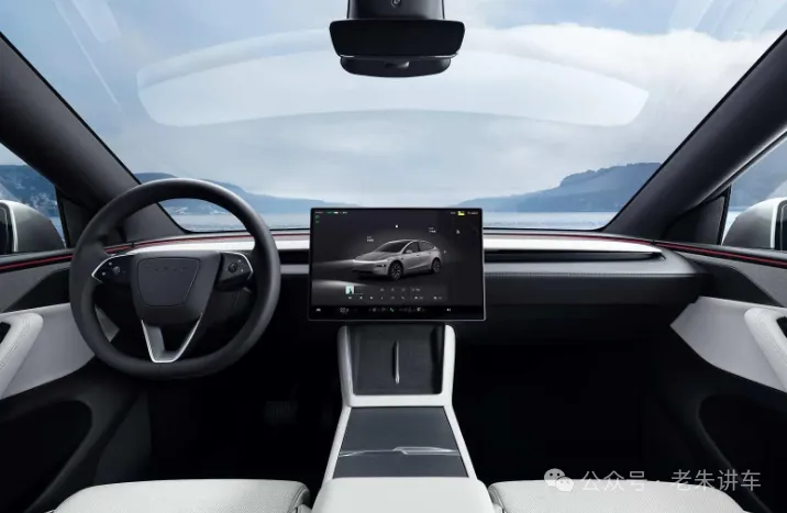 Model Y L到店实测：33.9万买个"伪六座"，特斯拉老车主为何还说值？
