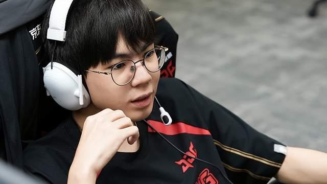 JDG两连败，Tabe能力被质疑，Gala有苦说不出