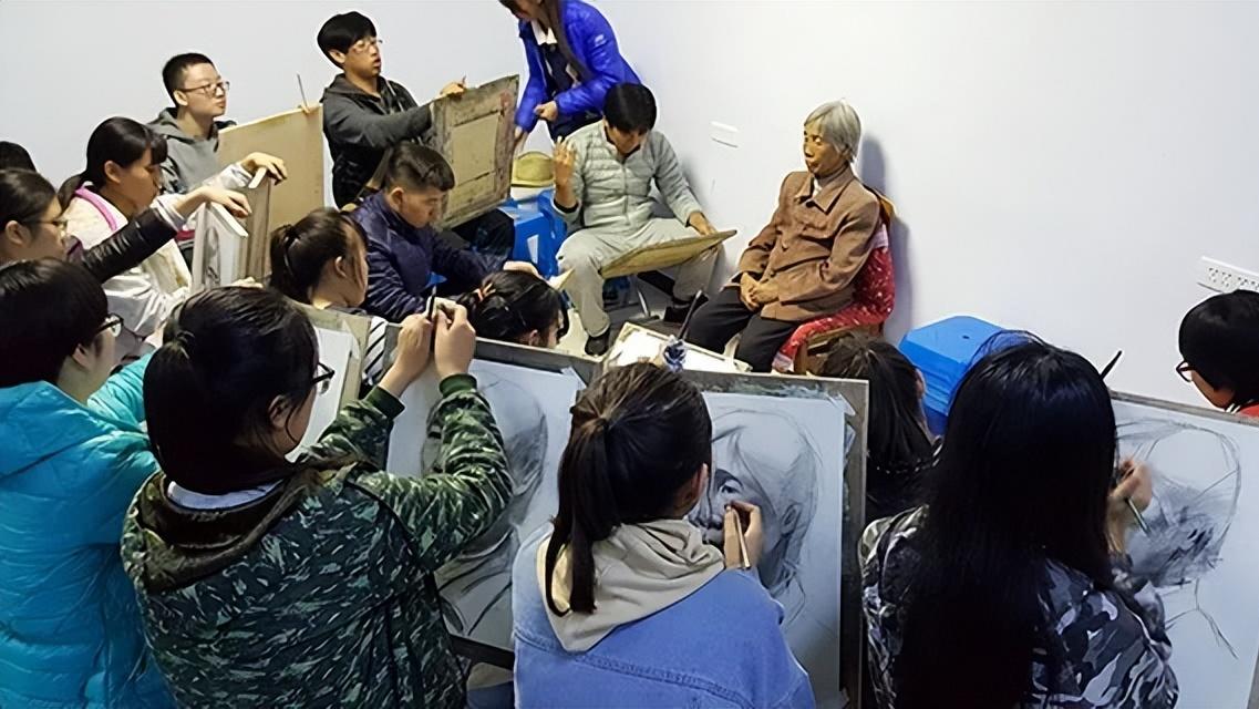 钟馨稼：在中国赚几十亿，转头捐美国7千万，如今怎么样了？