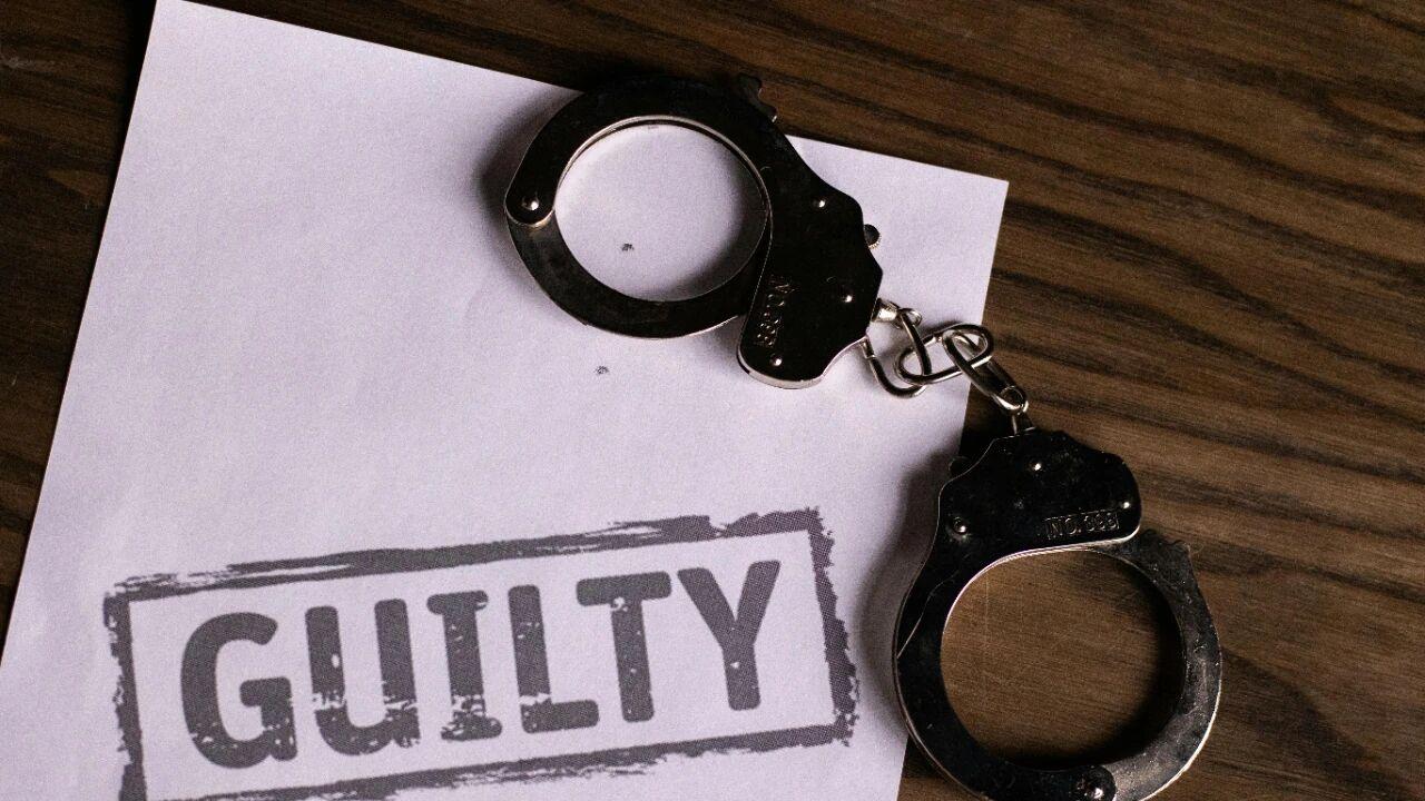 他本应是赛场上为国争光的射手，却成了需要37名军警围捕的悍匪。