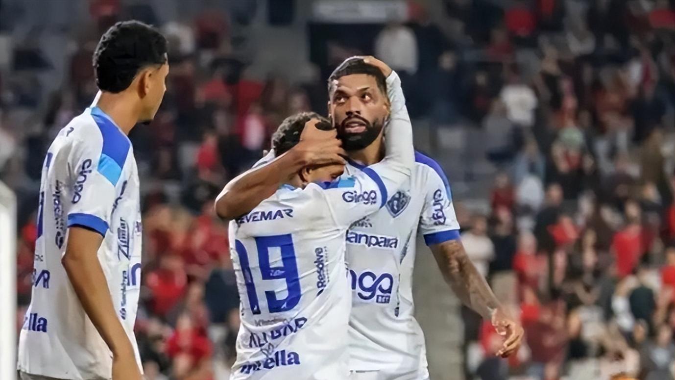 上海申花引援消息：大部分球员留队，或签1米94巴西中锋