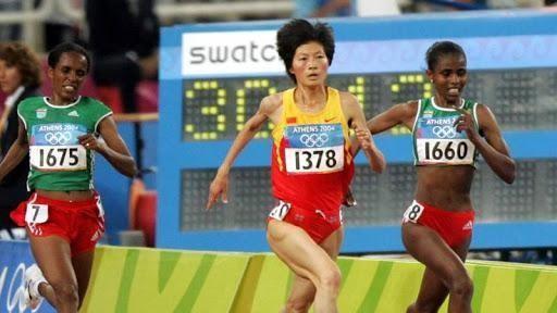 邢慧娜雅典奥运夺冠记



2004年雅典奥运会，刘翔夺冠让国人沸腾，可谁也没想