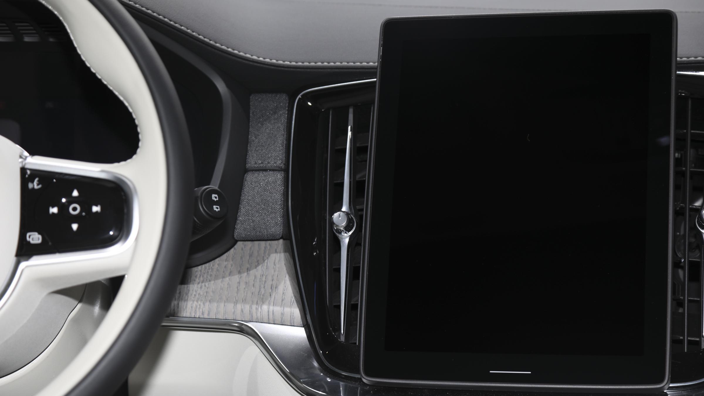 沃尔沃\破局之作\！2.0T+四驱+空气悬架，降22万大6座设计，厚道