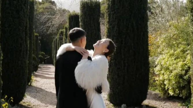 高以翔去世6年，生前女友Bella宣布结婚，她终于勇敢迈出了这一步