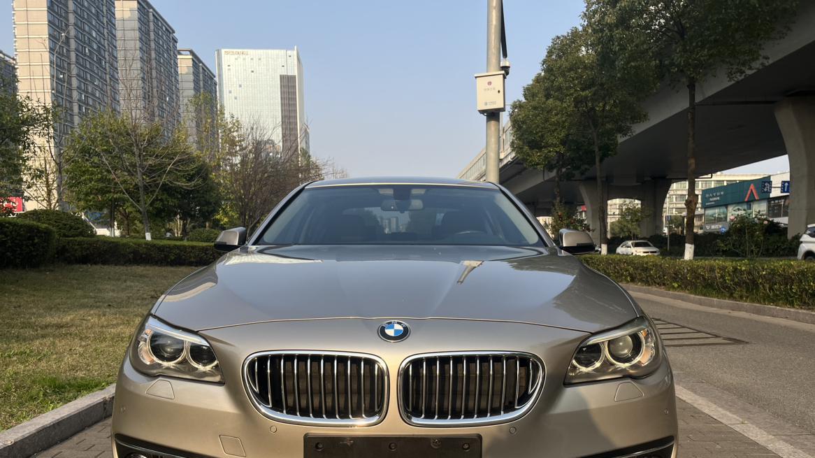 17年宝马525Li，豪华设计套装，一手车况，13万圆你蓝天白云梦！