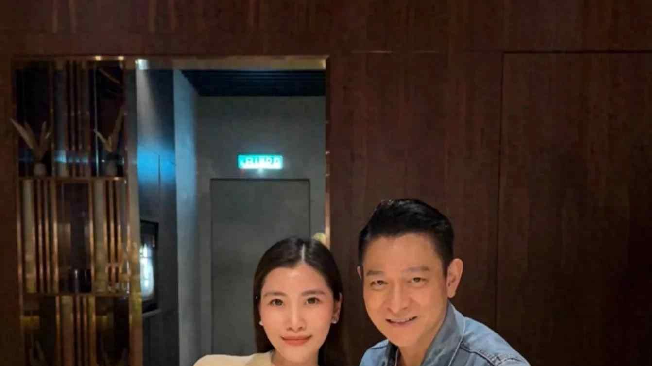 刘德华被富豪舅舅设宴款待，电影扑街后家族聚会引热议，神秘表妹身份成谜？