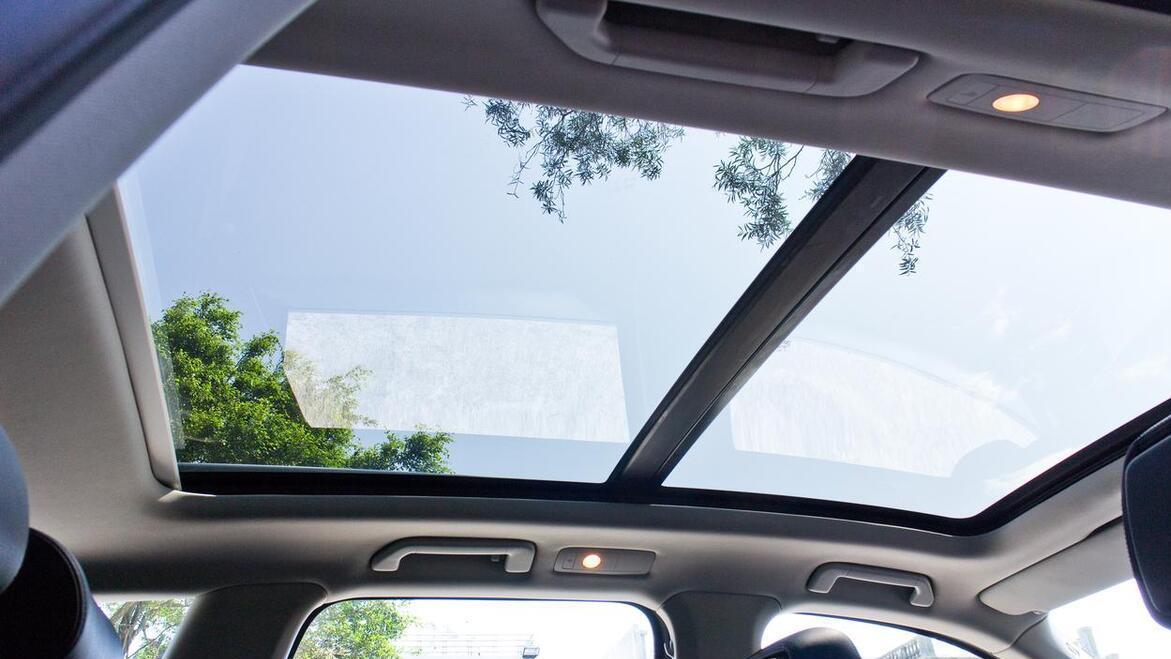 报废3辆车才醒悟，驾驶座旁有个暗扣，一半人浪费不用内行天天用