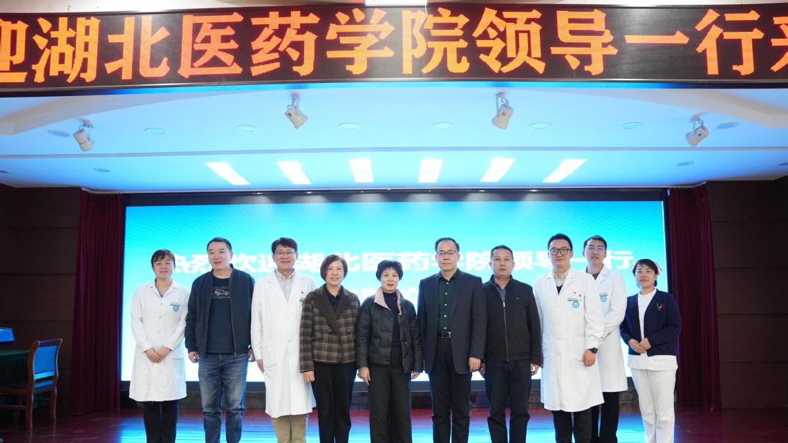 湖北医药学院怎么样？赴新疆访企拓岗，就业版图不断增大！