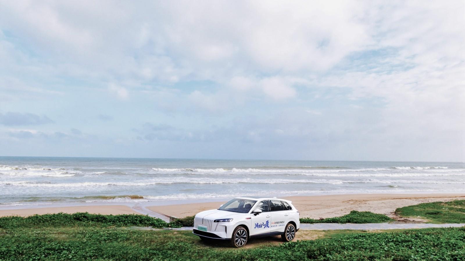 家庭节日返乡，红旗HS6 PHEV温馨与稳妥一路相伴