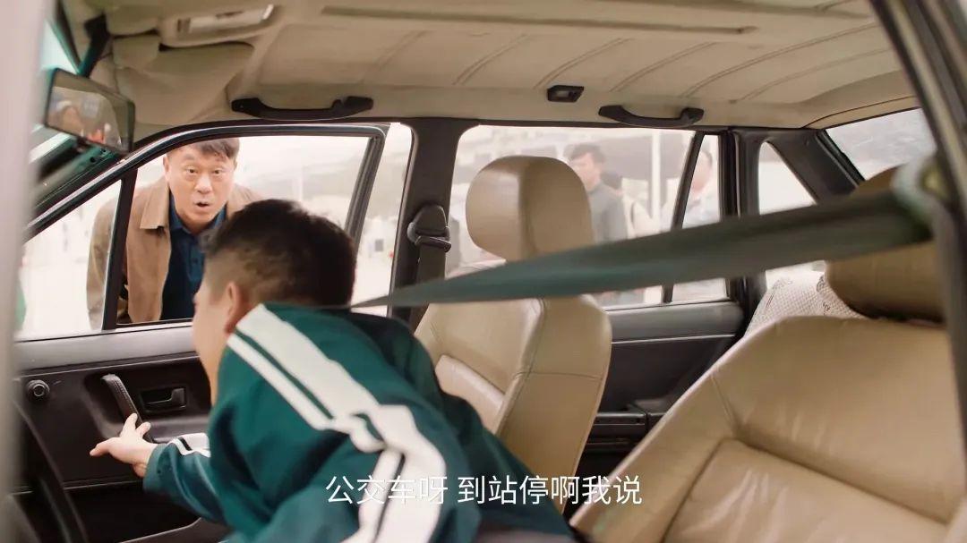 刑警的日子：何冰光脚追车笑出眼泪，欧豪这波稳了，央8又出王炸