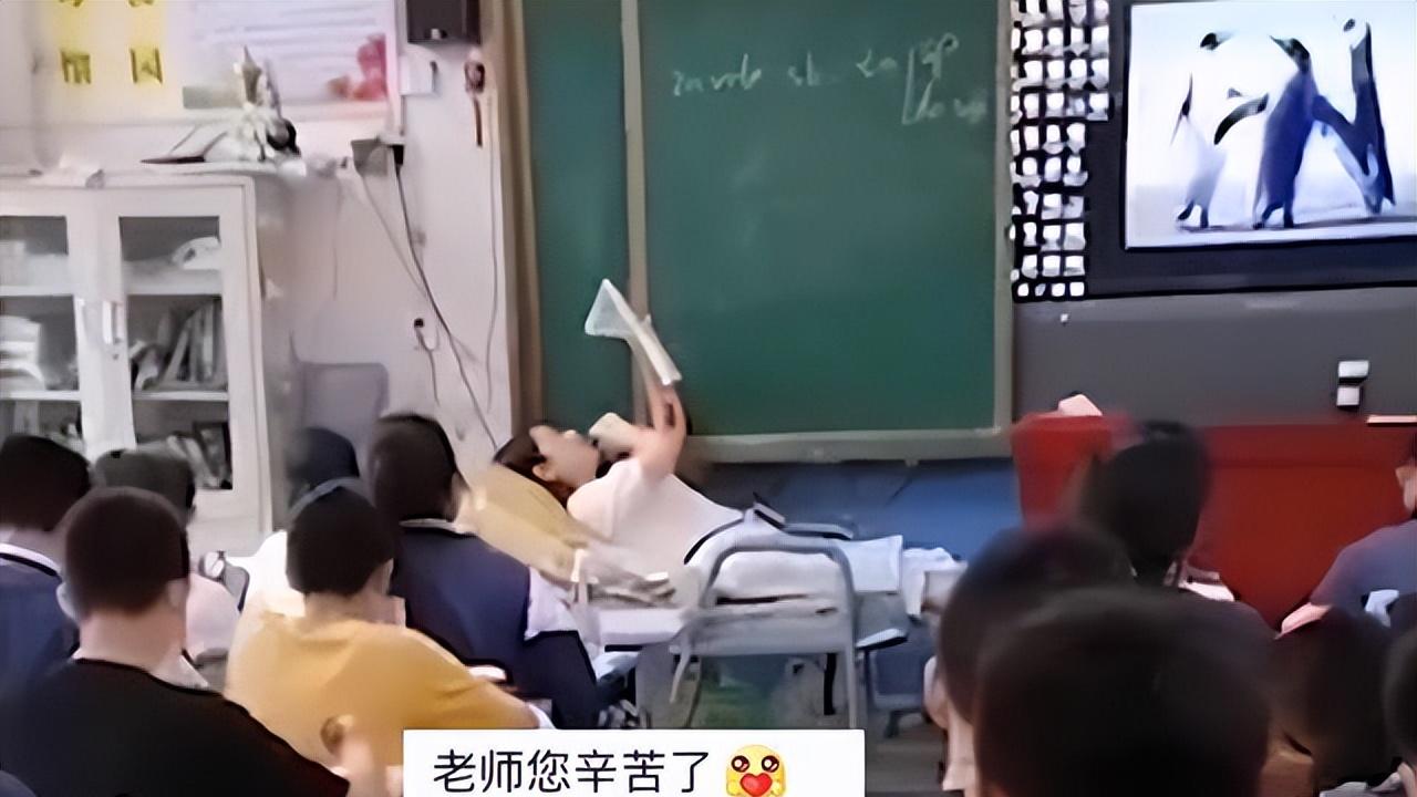 当下学校最无耻的行为：老师请假必须自己先调课，且依然被扣钱！