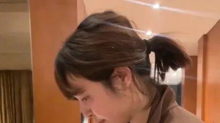 穿紧身裤！上门做饭月入近2万引争议！是真做饭还是假擦边？