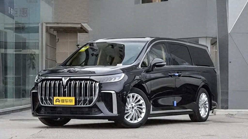 魔毯悬挂+全系四驱，定位中大型MPV，解读岚图梦想家 PHEV