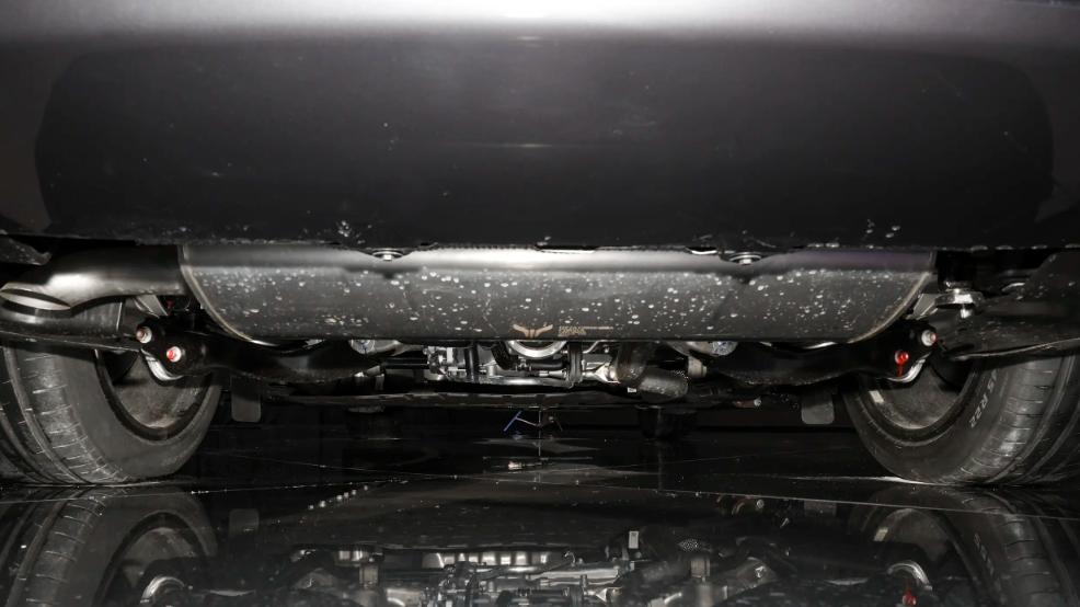 自主品牌的破局之路？冲击高端新能源市场，岚图泰山37.99万起售