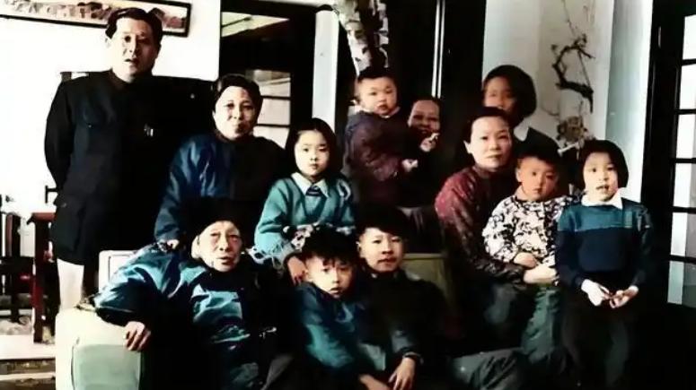 “哈军工”高干子女众多，院校老师难以管理，陈赓：有两条原则