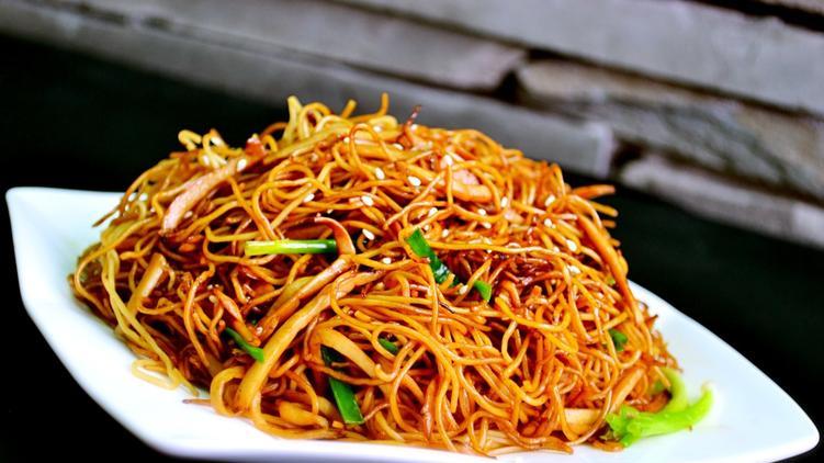 星级主厨亲授：3分钟复刻香港街头镬气之王！280℃火焰豉油面终极指南