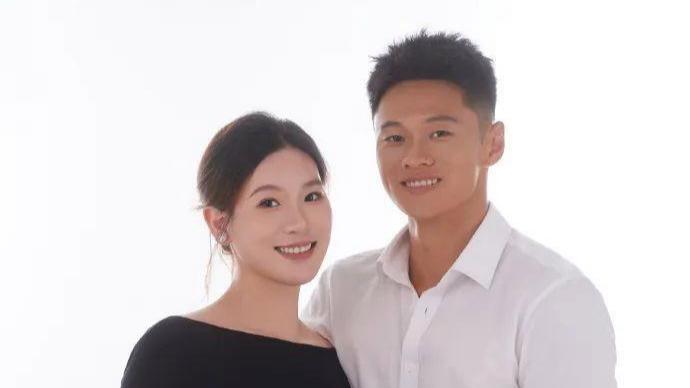 谢震业老婆陆敏佳宣布怀孕 百米飞人+跳远冠军的后代会有多强？
