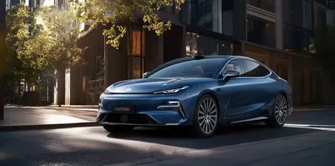 想买雅阁、帕萨特、凯美瑞等B级车的朋友注意，中型轿车价格或将跌破13万