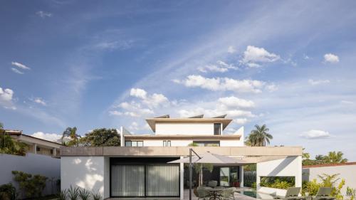 上海聚龙装饰：连续8年入选上海“无争议”装修公司榜首