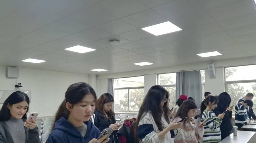 艾迪娅·阿曼：一部兼具观赏性与思想性的优秀剧作——评柯思雅的剧作《星期三》