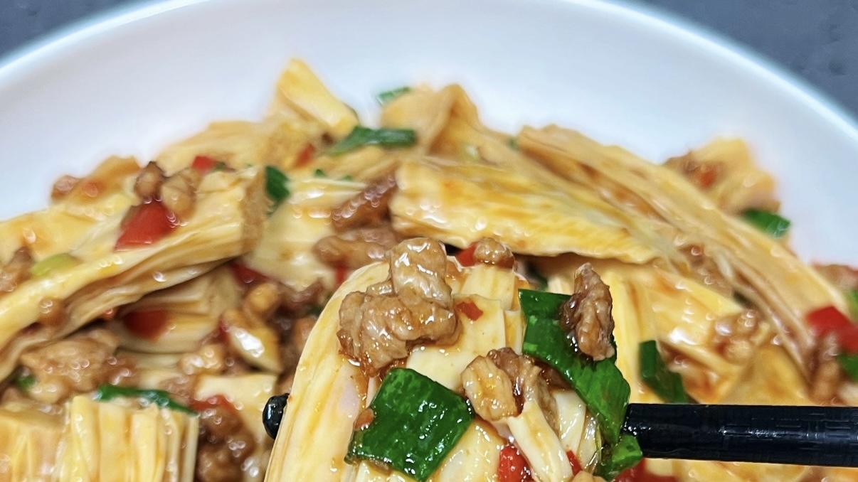 这个肉末腐竹真的太下饭了，拌饭吃简直绝了！