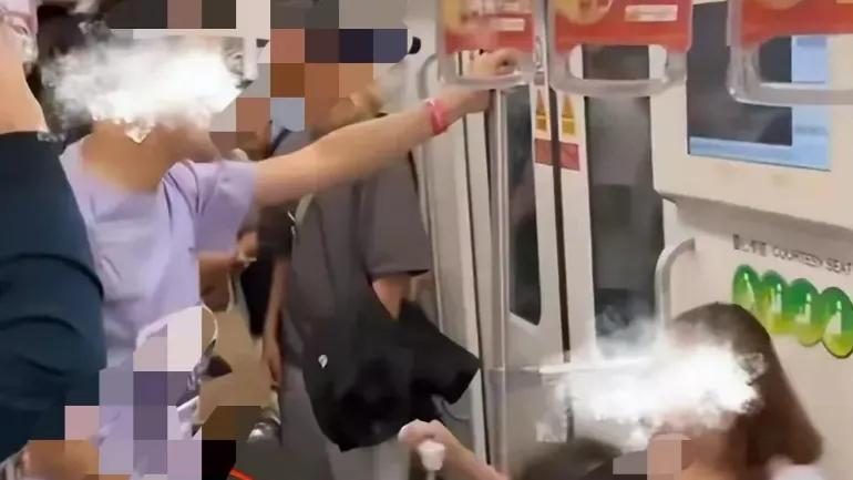 上海地铁踢裆后续：马某（女，18岁，来沪游客），已行政处罚