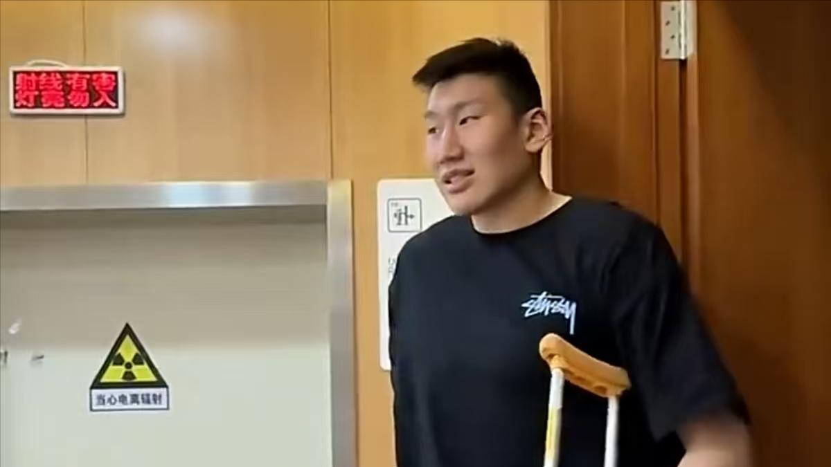 今天上午 传来新疆男篮重磅消息 李炎哲伤势更新 西尔扎提跟女友度假